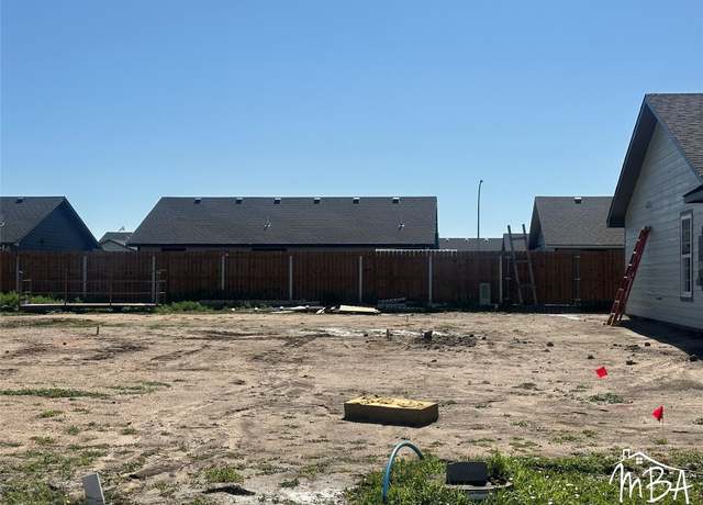 Property at 322 Rowland Cir, Garden City, KS 67846, 3 beds, 2 baths