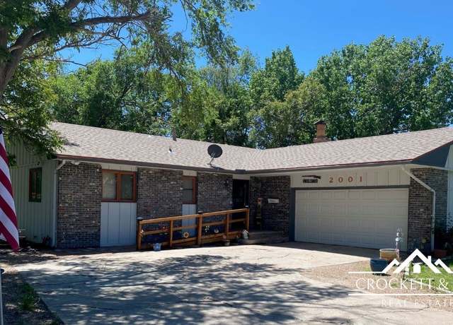 Property at 2001 Bison Dr, Garden City, KS 67846, 3 beds, 3 baths