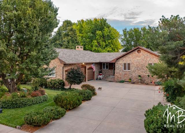 Property at 1714 E Crestway Dr, Garden City, KS 67846, 6 beds, 2.5 baths