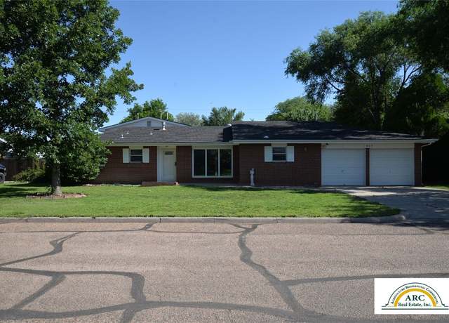 Property at 807 E Price St, Garden City, KS 67846, 5 beds, 3 baths
