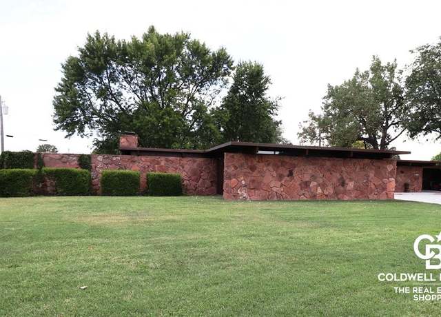 Property at 1204 Circle Dr, Garden City, KS 67846, 3 beds, 2 baths