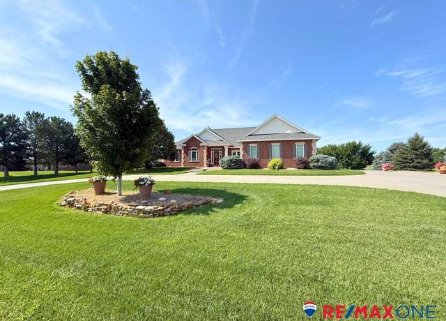 Property at 206 Bullard Dr, Garden City, KS 67846, 5 beds, 4 baths
