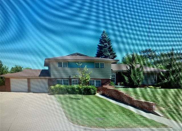 Property at 625 Wheatridge Rd, Garden City, KS 67846, 3 beds, 2.5 baths