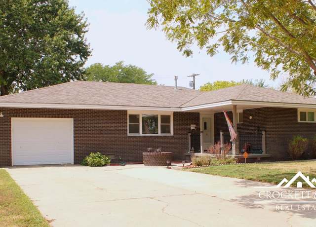 Property at 1715 Pinecrest Ave, Garden City, KS 67846, 3 beds, 2 baths