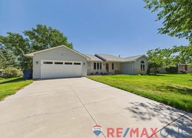 Property at 2090 Milford Ln, Garden City, KS 67846, 5 beds, 3 baths