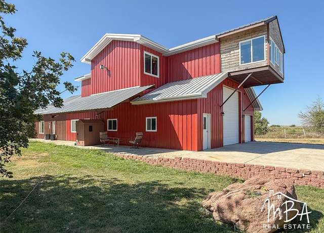 Property at 1990 N Chmelka Rd, Garden City, KS 67846, 4 beds, 3 baths