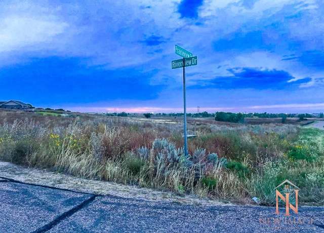 Property at 2435 Riverview Dr, Garden City, KS 67846