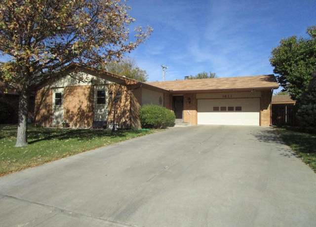Property at 1811 E Pawnee Rd, Garden City, KS 67846, 5 beds, 3 baths