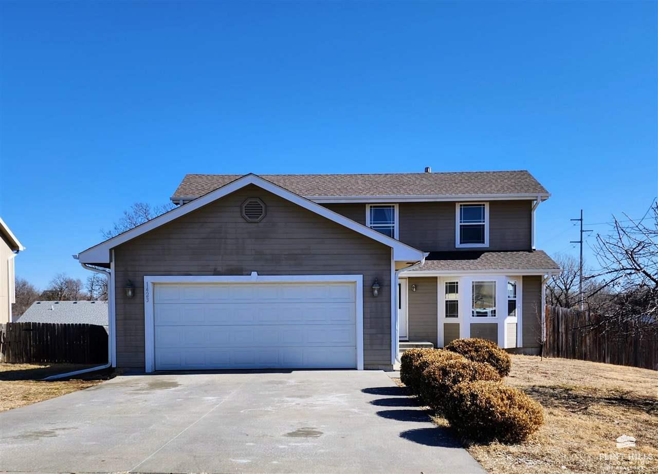 1423 Spring Hill Dr, Junction City, KS 66441 | Redfin