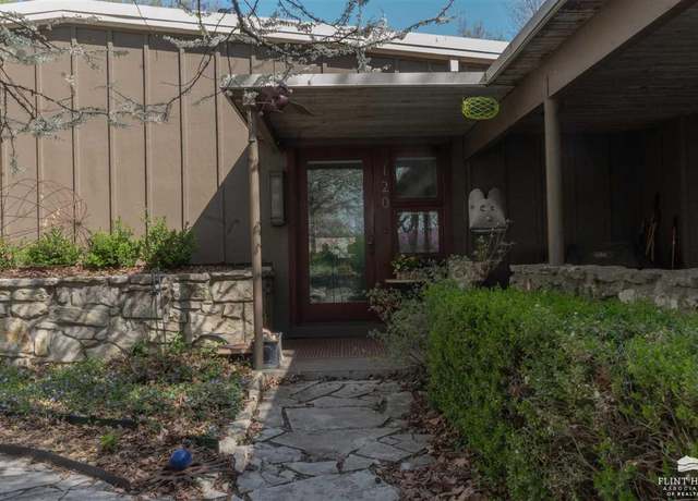 Property at 120 Longview Dr, Manhattan, KS 66502, 3 beds, 2 baths