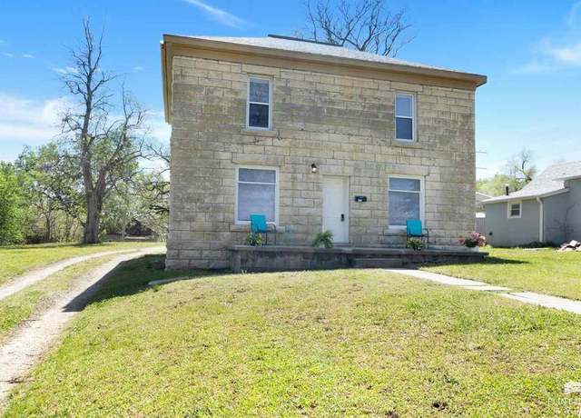 Property at 309 E 12th St, Junction City, KS 66441, 5 beds, 2 baths