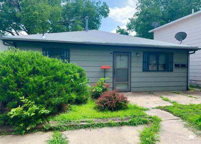 Property at 613 W 12th St, Junction City, KS 66441, 4 beds, 2 baths