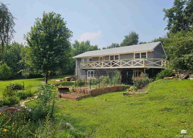 Property at 5690 Prairie View Rd, Wamego, KS 66547, 4 beds, 2.5 baths