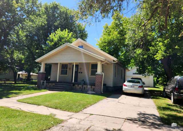 Property at 411 N 8 St, Herington, KS 67449, 4 beds, 2 baths