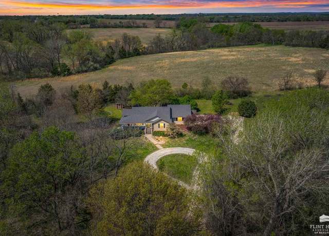 Property at 4876 Auburn Dr, Wamego, KS 66547, 4 beds, 3 baths