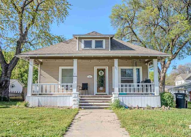 Property at 521 Huntress St, Clay Center, KS 67432, 5 beds, 2 baths
