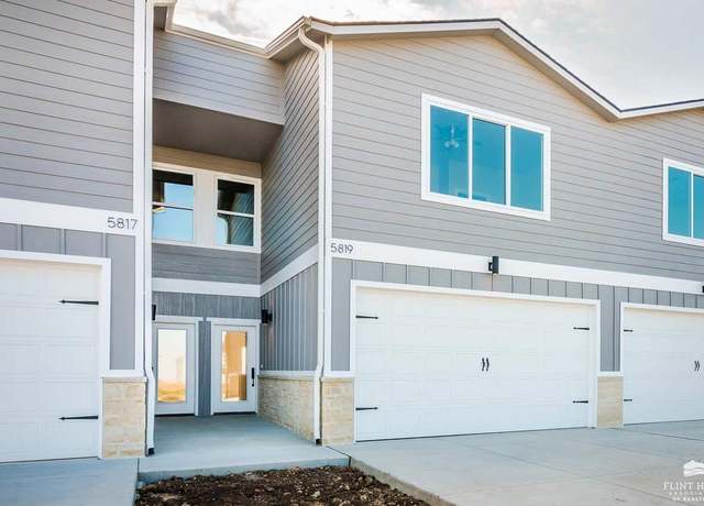 Property at 5821 Goheen Dr, Manhattan, KS 66503, 3 beds, 2.5 baths