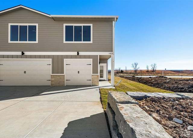 Property at 5825 Goheen Dr, Manhattan, KS 66503, 2 beds, 2.5 baths