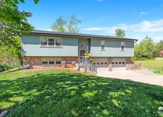 Property at 142 N Dartmouth Dr, Manhattan, KS 66503, 4 beds, 3 baths