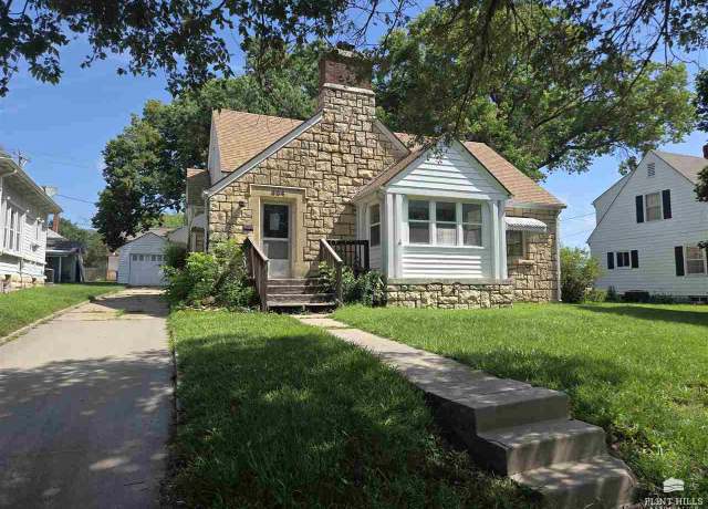 Property at 334 W Walnut St St, Junction City, KS 66441, 4 beds, 1.5 baths