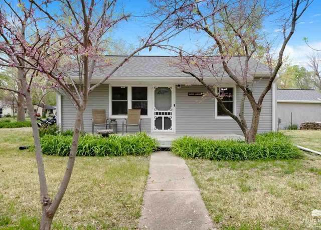 Property at 2000 Judson St, Manhattan, KS 66502, 2 beds, 1 bath