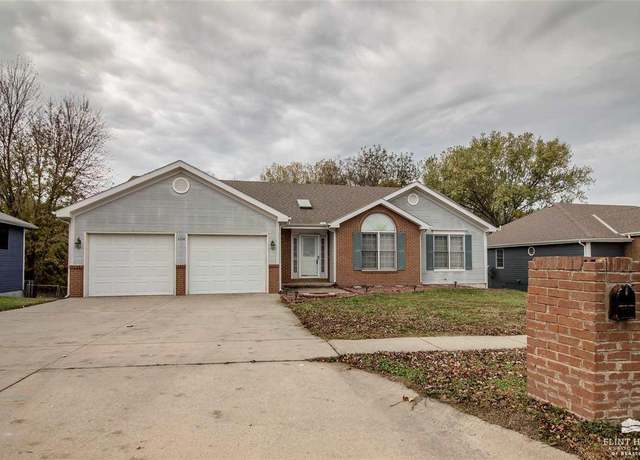 Property at 104 S Kiowa Ct, Junction City, KS 66441, 4 beds, 3 baths