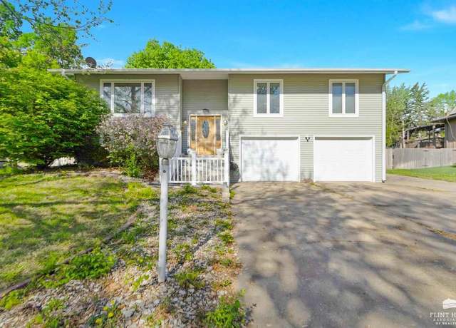 Property at 1823 Cedar Crest Dr, Manhattan, KS 66502, 4 beds, 3 baths