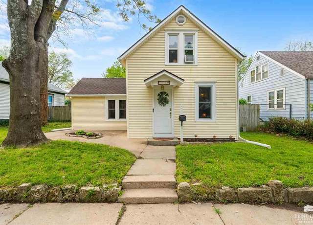 Property at 1219 Pierre St, Manhattan, KS 66502, 2 beds, 1 bath