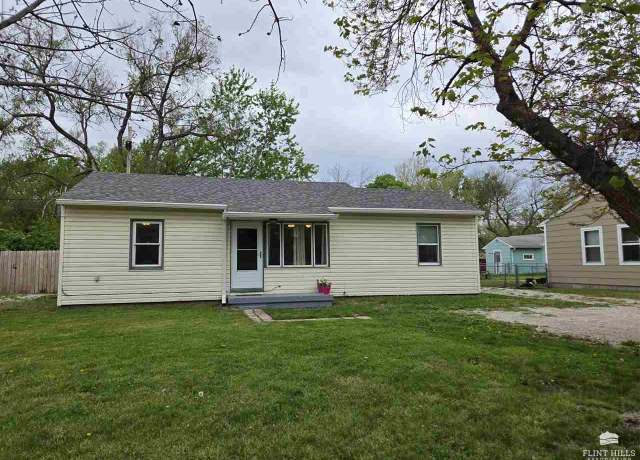 Property at 2105 Blaker Dr, Manhattan, KS 66502, 3 beds, 1 bath