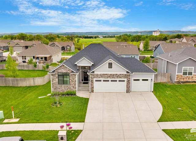 Property at 4105 Tyler Ct, Manhattan, KS 66502, 6 beds, 3 baths