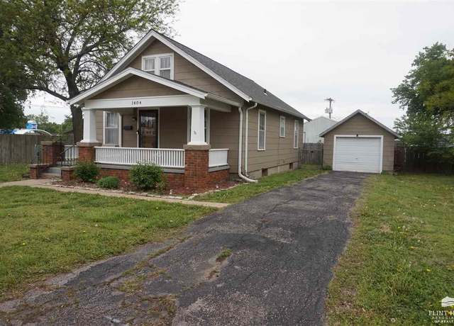 Property at 1404 N Oak St, Abilene, KS 67410, 3 beds, 1 bath