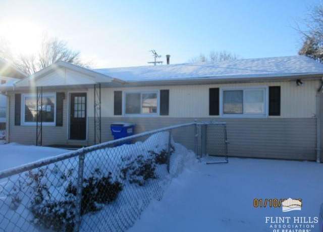 Property at 1913 W 17th St, Junction City, KS 66441, 3 beds, 1 bath