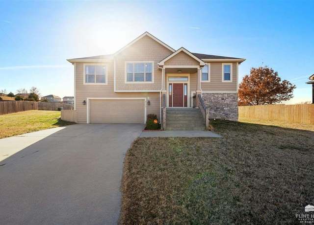 Property at 2713 Blaine Ct, Junction City, KS 66441, 4 beds, 3 baths