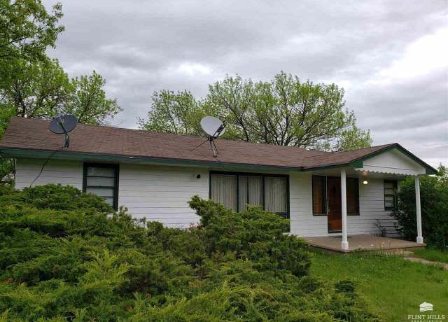 Property at 9165 Blue River Hills Rd, Manhattan, KS 66503, 3 beds, 2.5 baths