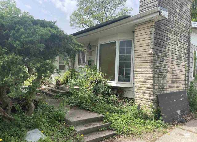 Property at 322 S Webster St, Junction City, KS 66441, 2 beds, 2.5 baths