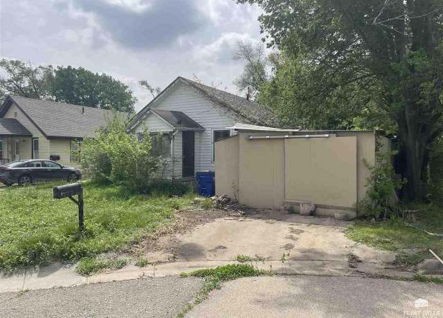 Property at 417 W 15th St, Junction City, KS 66441, 3 beds, 1 bath