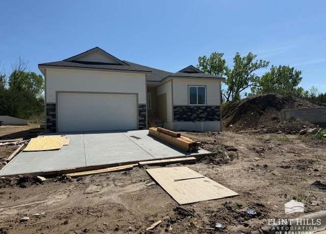 Property at 2533 Sawmill Rd, Junction City, KS 66441, 6 beds, 3 baths