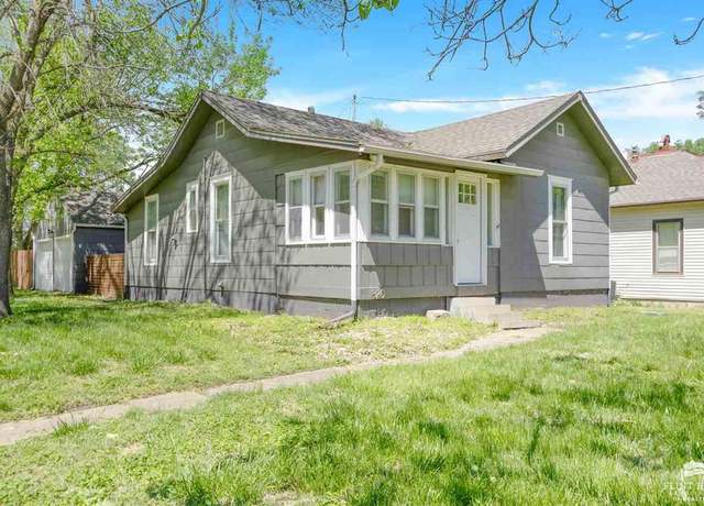 Property at 320 S Manhattan Ave, Manhattan, KS 66502, 3 beds, 2 baths