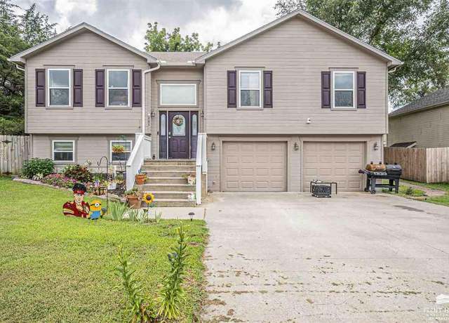 Property at 605 W Pine St, Junction City, KS 66441, 4 beds, 3 baths