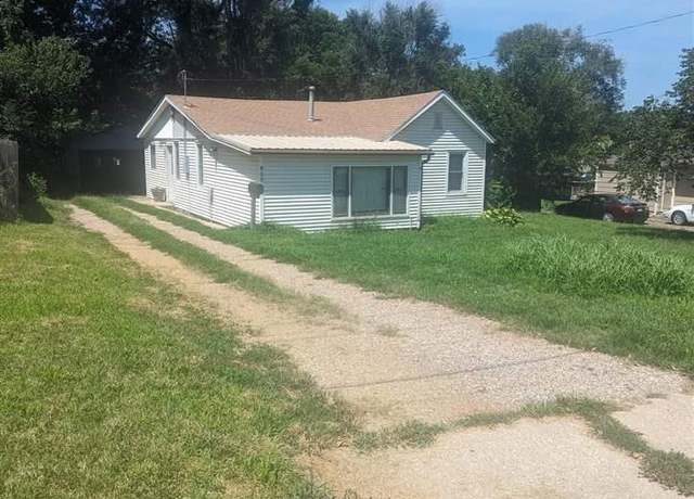 Property at 905 Poplar St, Wamego, KS 66547, 3 beds, 1 bath