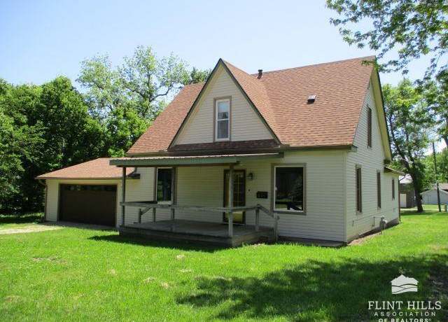 Property at 831 Hays St, Council Grove, KS 66846, 3 beds, 1.5 baths