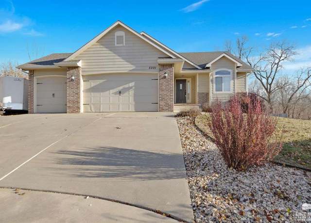 Property at 5201 Fossilridge Ct, Manhattan, KS 66503, 4 beds, 3 baths