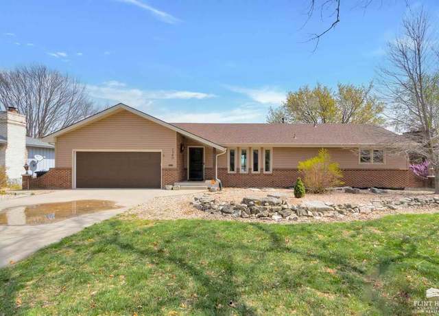 Property at 1740 Cedar Crest Dr, Manhattan, KS 66503, 6 beds, 3 baths