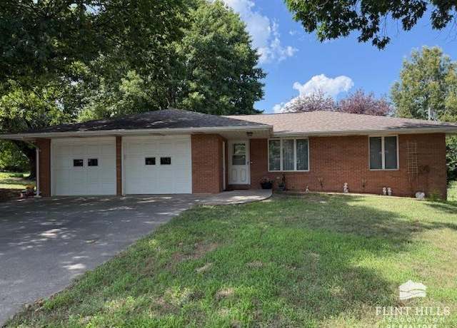 Property at 1319 Sunrise Cir, Clay Center, KS 67432, 3 beds, 2 baths
