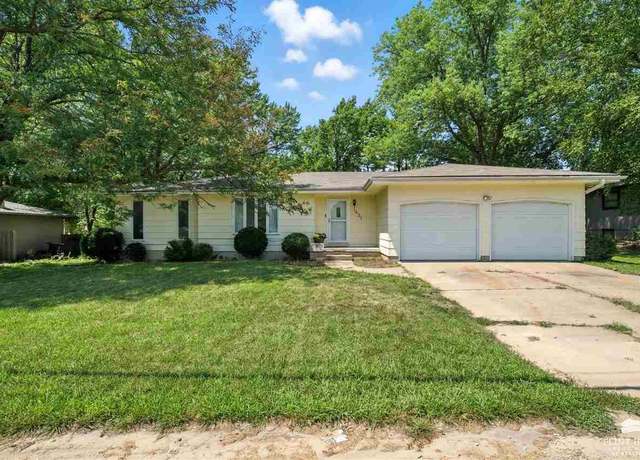 Property at 1431 Browning Ave, Manhattan, KS 66502, 4 beds, 3 baths
