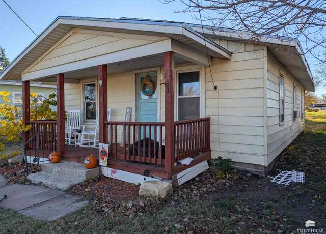 Property at 828 N Meir St, Junction City, KS 66441, 2 beds, 1 bath