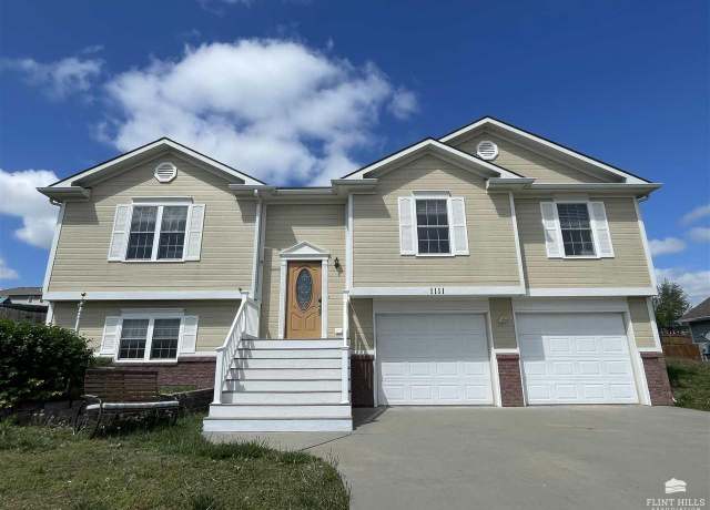 Property at 1111 Manor Dr, Chapman, KS 67431, 4 beds, 3 baths