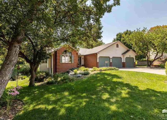 Property at 3913 Barbara Ln, Manhattan, KS 66503, 6 beds, 3.5 baths