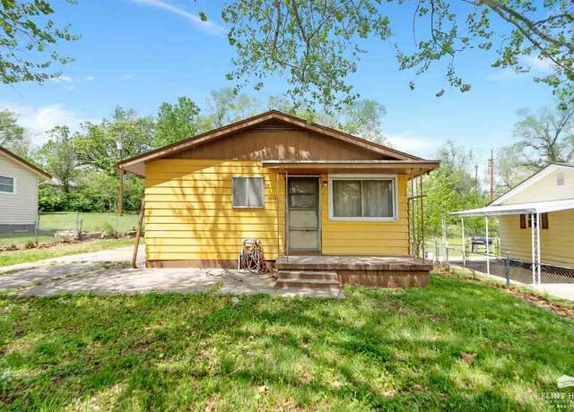 Property at 1502 W 16th St, Junction City, KS 66441, 4 beds, 1.5 baths