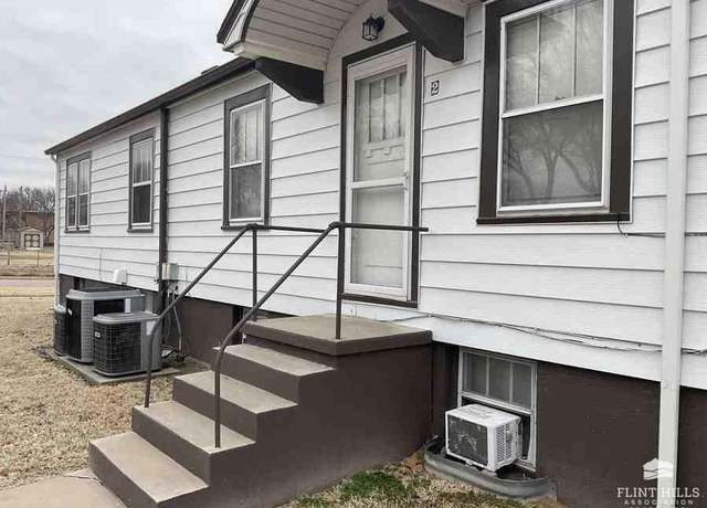 Property at 139 W 2nd Street St, Junction City, KS 66441, 1 bath